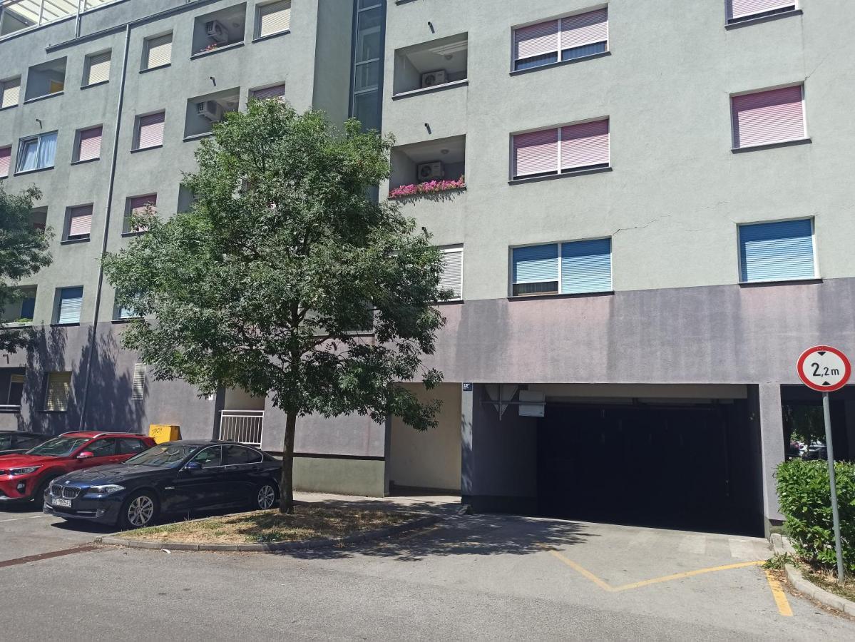 Zagreb Lake Star & Included Garage Parking Place Exterior photo